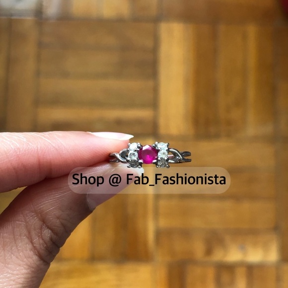 Sterling silver garnet ring - Picture 1 of 6